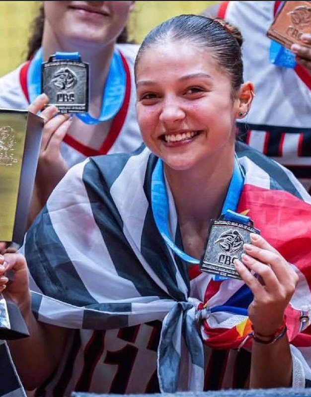 Lara é titular da Seleção Paulista Sub-16 de Vôlei