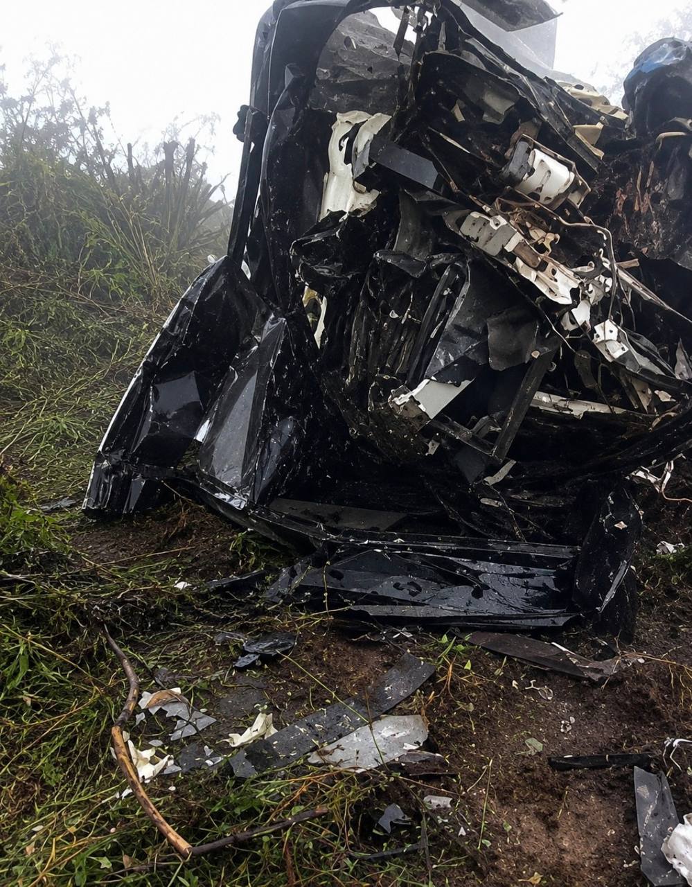 🚨 Tragédia na BR-116: colisão entre caminhão e van deixa 16 mortos da mesma família