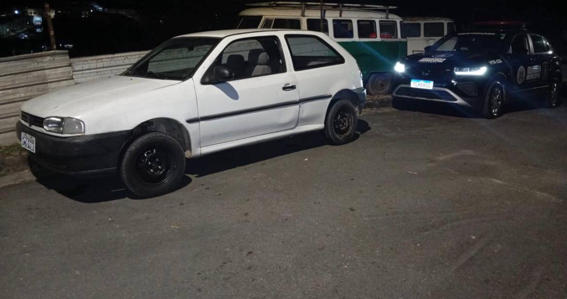 Guarda Civil Municipal de Cajamar recupera carro furtado