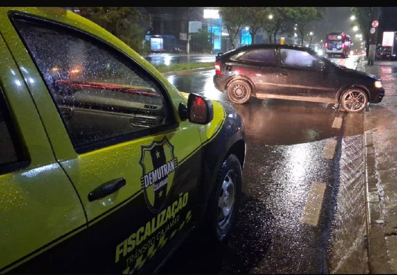 Acidente de carro na Avenida Tenente Marques