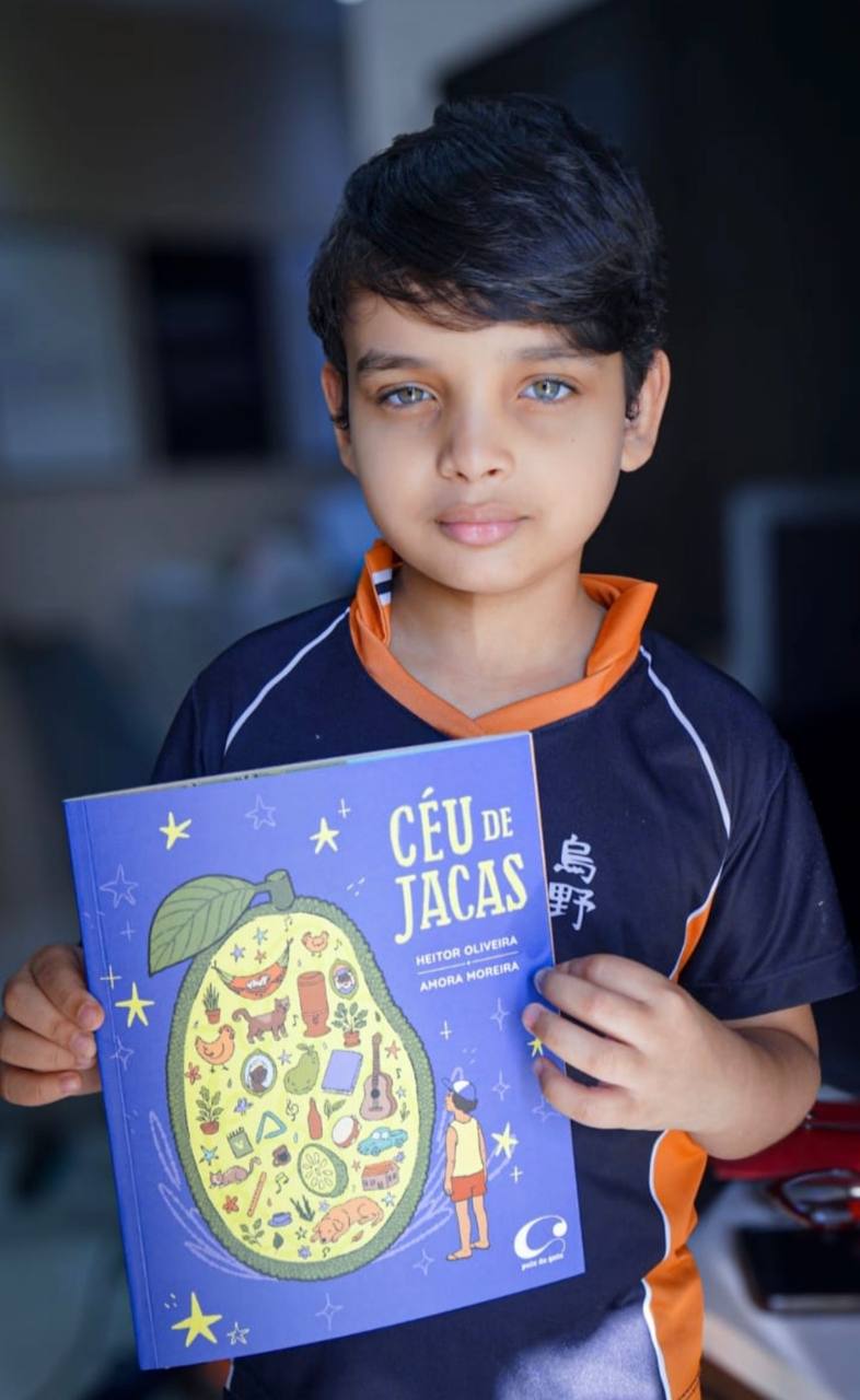 Aluno da rede municipal de Cajamar lança livro na Bienal de São Paulo
