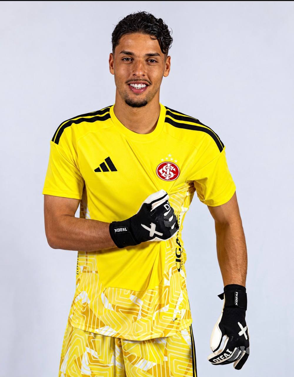 🧤 Kauãn Jesus, de Cajamar, é goleiro profissional do Internacional de Porto Alegre!🇦🇹⚽
