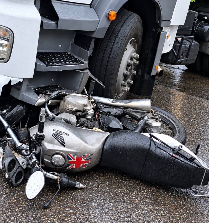 🚨 Acidente de moto na Avenida Afonso Leopoldo Vogel, em Jordanésia